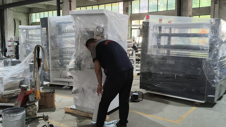 拉線復(fù)卷機打包中